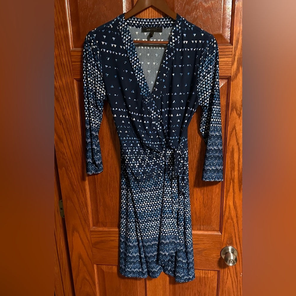 BCBGMAXAZRIA wrap dress. NWOT. Worn once. Excellent condition